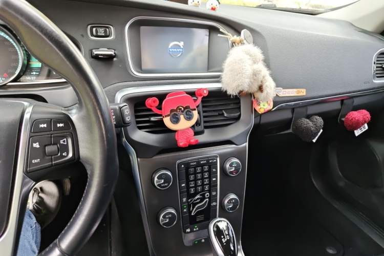Used Volvo V40 2014 2.0T Zhiya Edition Audio And AC Panel