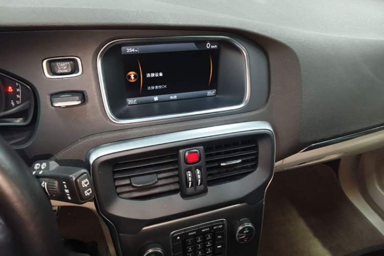 Used Volvo V40 2014 2.0T Zhiya Edition Audio And AC Panel