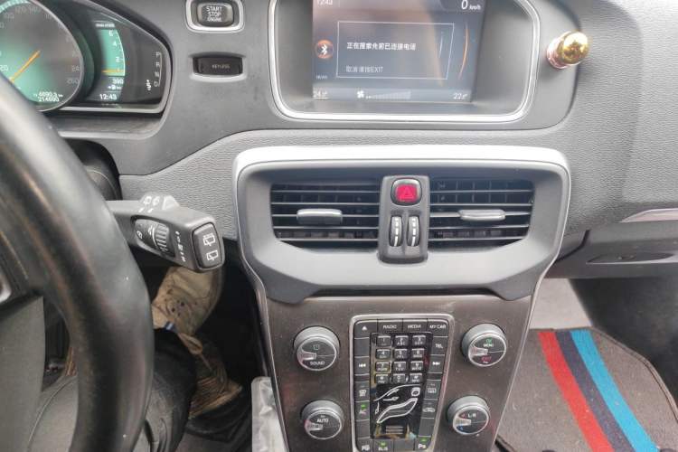 Used Volvo V40 2014 2.0T Zhiya Edition Audio And AC Panel