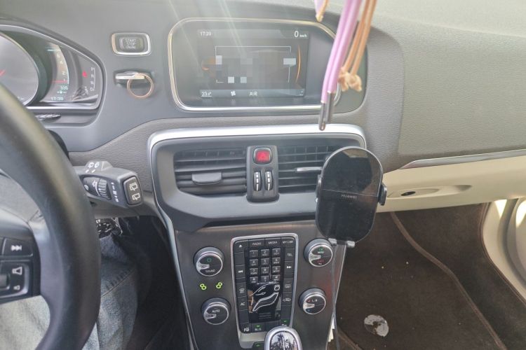 Used Volvo V40 2014 2.0T Zhiya Edition Audio And AC Panel