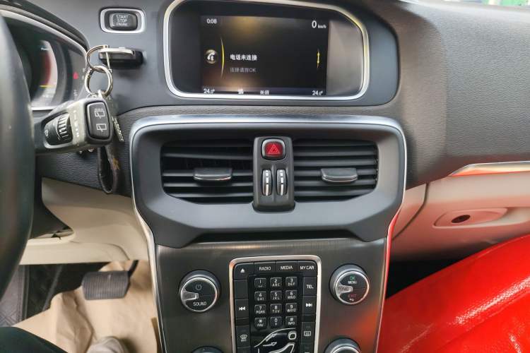 Used Volvo V40 2014 2.0T Zhiya Edition Audio And AC Panel