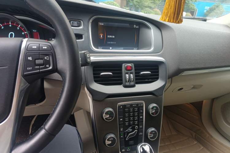 Used Volvo V40 2014 2.0T Zhiya Edition Audio And AC Panel