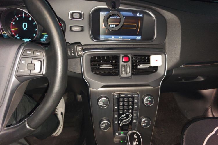 Used Volvo V40 2014 2.0T Zhiya Edition Audio And AC Panel