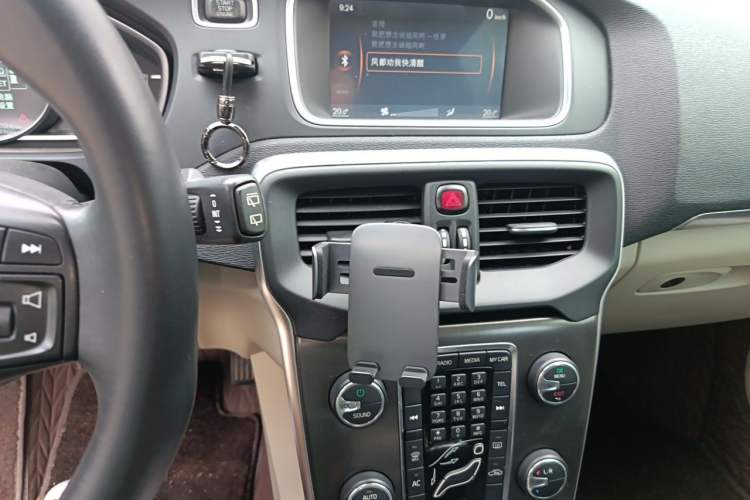 Used Volvo V40 2014 2.0T Zhiya Edition Audio And AC Panel