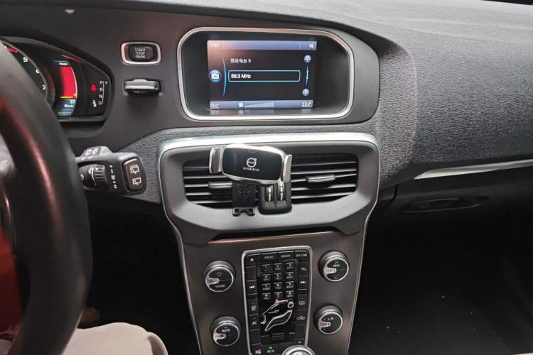 Used Volvo V40 2014 2.0T Zhiya Edition Audio And AC Panel