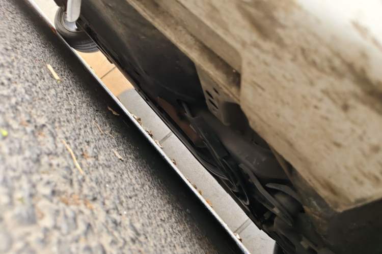 Used Volvo V40 2014 2.0T Zhiya Edition Chassis Front Right