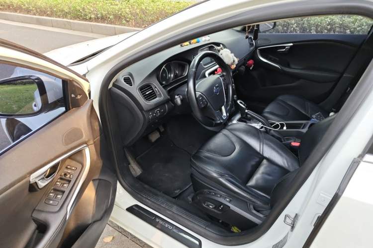 Used Volvo V40 2014 2.0T Zhiya Edition Driver Seat
