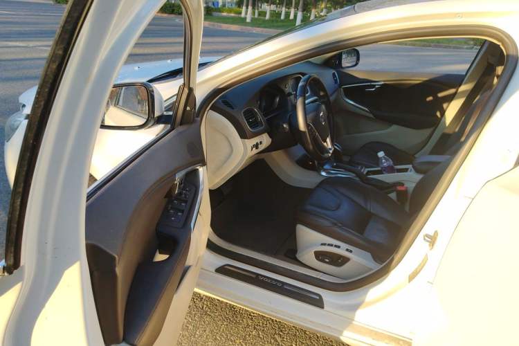 Used Volvo V40  Driver Seat