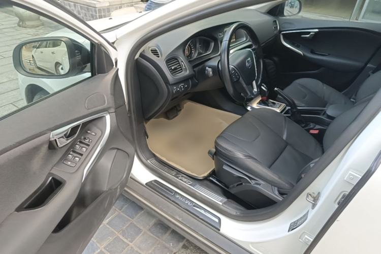 Used Volvo V40 2014 Cross Country 2.0T Zhiyi Edition Driver Seat