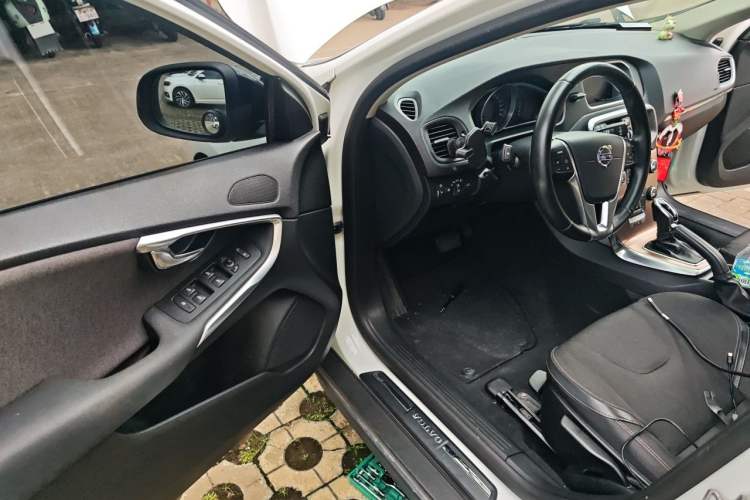 Used Volvo V40 2014 Cross Country 2.0T Zhiyi Edition Driver Seat
