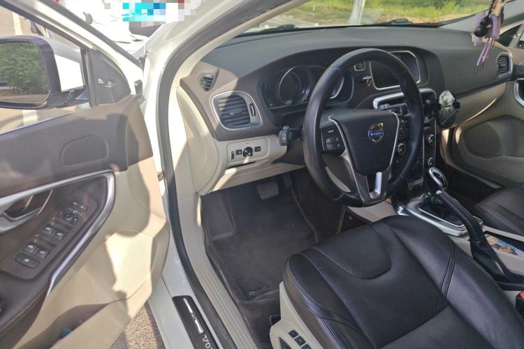 Used Volvo V40 2014 2.0T Zhiya Edition Driver Seat