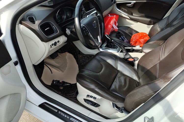 Used Volvo V40 2014 2.0T Zhiya Edition Driver Seat