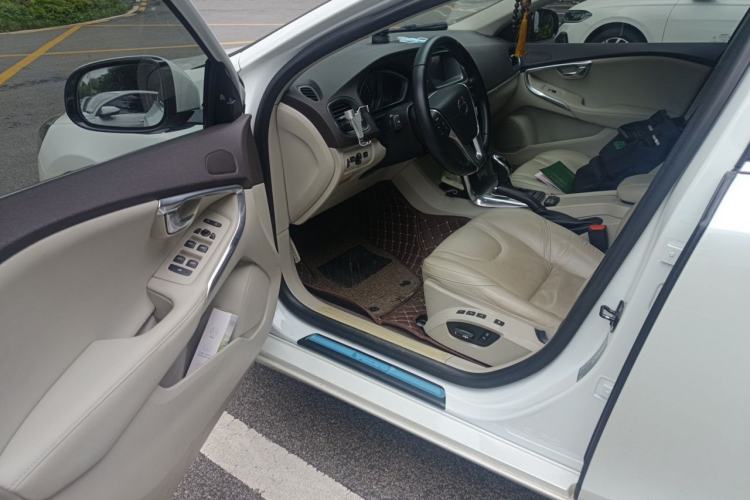Used Volvo V40 2014 2.0T Zhiya Edition Driver Seat