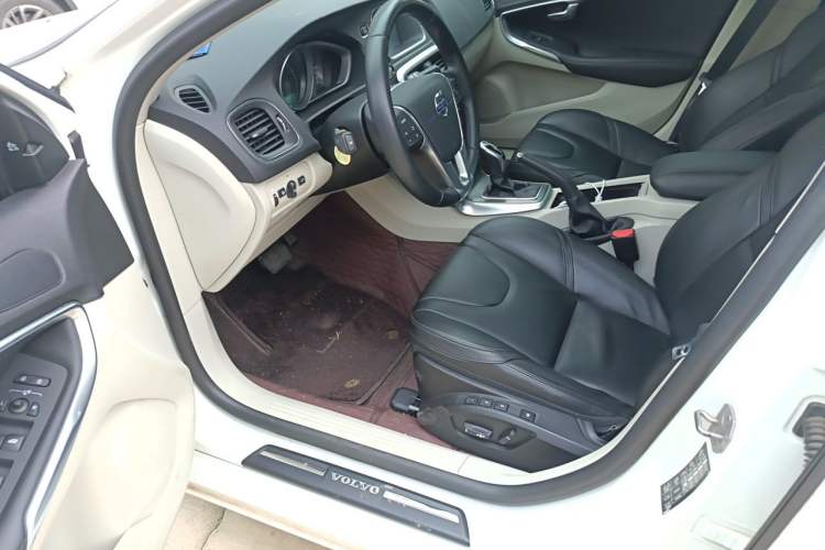Used Volvo V40 2014 2.0T Zhiya Edition Driver Seat