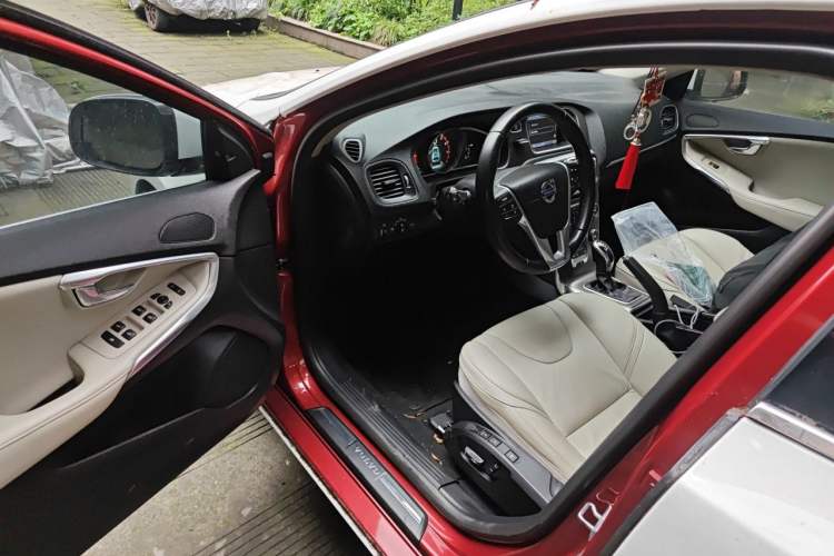 Used Volvo V40 2014 2.0T Zhiya Edition Driver Seat