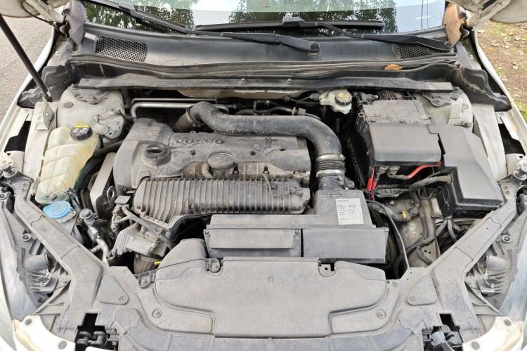 Used Volvo V40 2014 2.0T Zhiya Edition Engine Bay