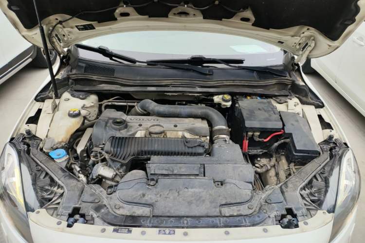 Used Volvo V40 2014 T5 Prestige Edition Engine Bay