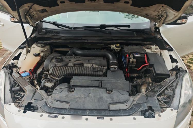 Used Volvo V40 2014 Cross Country 2.0T Zhiyi Edition Engine Bay