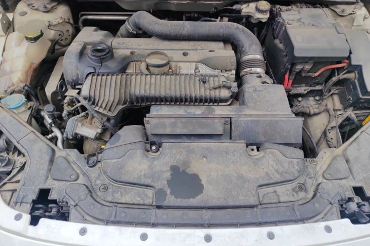 Used Volvo V40 2014 2.0T Zhiya Edition Engine Bay