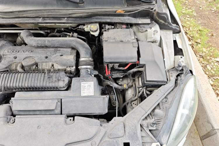 Used Volvo V40 2014 2.0T Zhiya Edition Engine Bay Left