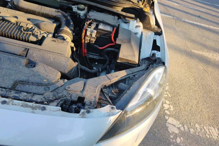Used Volvo V40  Engine Bay Left