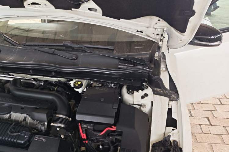 Used Volvo V40 2014 Cross Country T5 AWD Prestige Edition Engine Bay Left