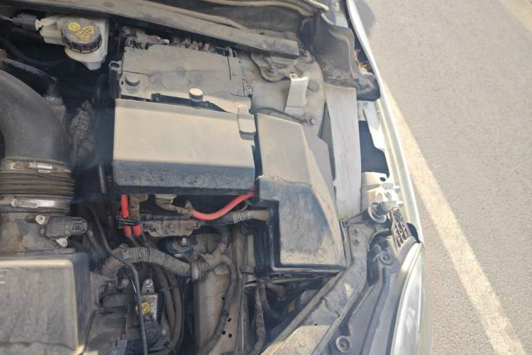 Used Volvo V40 2014 2.0T Zhiya Edition Engine Bay Left