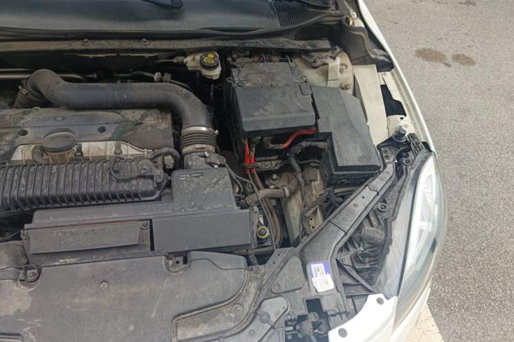 Used Volvo V40 2014 2.0T Zhiya Edition Engine Bay Left