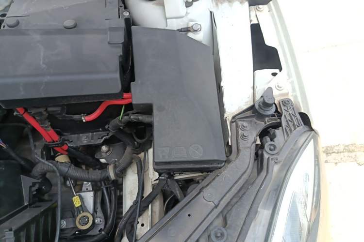 Used Volvo V40 2014 2.0T Zhiya Edition Engine Bay Left