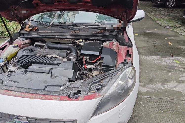 Used Volvo V40 2014 2.0T Zhiya Edition Engine Bay Left