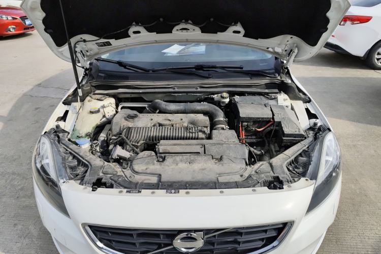 Used Volvo V40 2014 2.0T Zhiya Edition Engine Bay