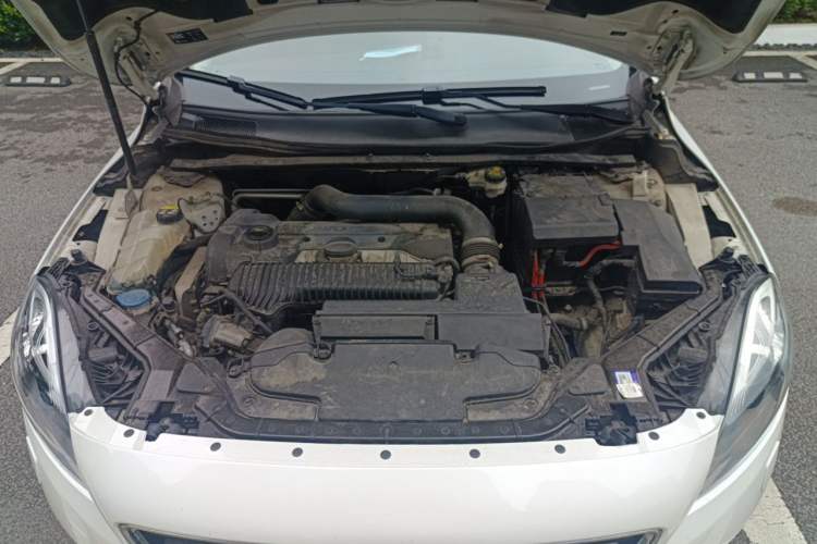 Used Volvo V40 2014 2.0T Zhiya Edition Engine Bay