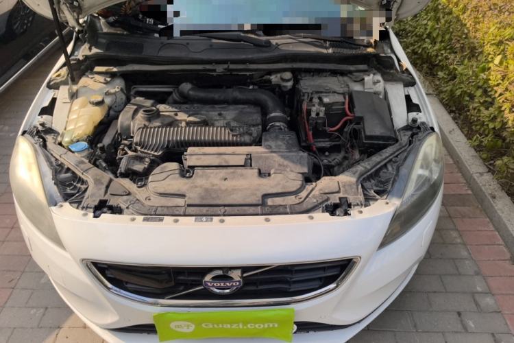 Used Volvo V40 2014 2.0T Zhiya Edition Engine Bay