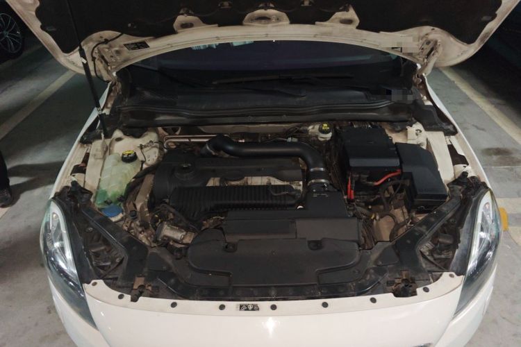 Used Volvo V40 2014 2.0T Zhiya Edition Engine Bay