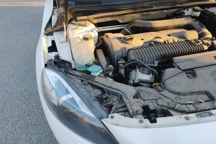 Used Volvo V40  Engine Bay Right