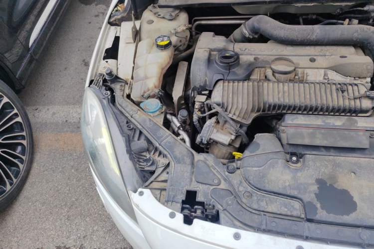 Used Volvo V40 2014 2.0T Zhiya Edition Engine Bay Right