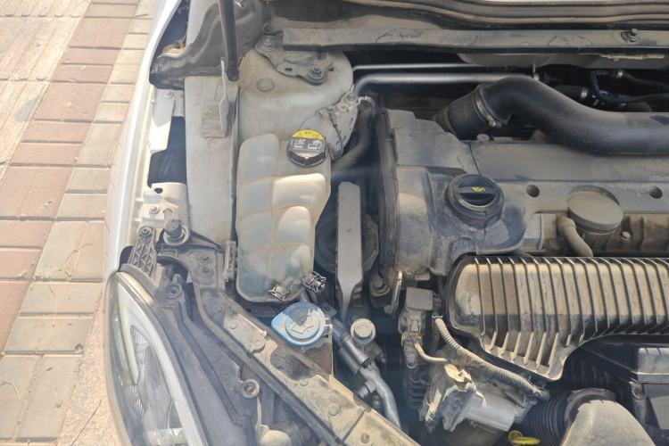 Used Volvo V40 2014 2.0T Zhiya Edition Engine Bay Right