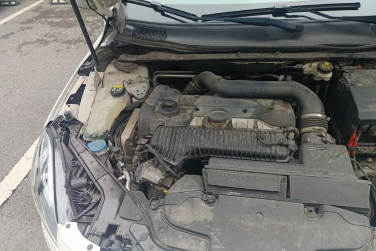 Used Volvo V40 2014 2.0T Zhiya Edition Engine Bay Right