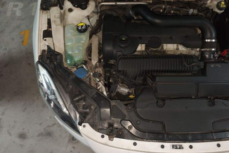 Used Volvo V40 2014 2.0T Zhiya Edition Engine Bay Right