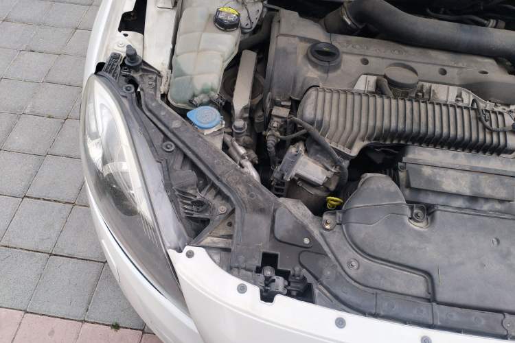 Used Volvo V40 2014 2.0T Zhiya Edition Engine Bay Right