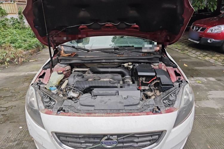 Used Volvo V40 2014 2.0T Zhiya Edition Engine Bay
