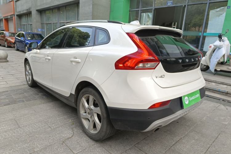 Used Volvo V40 2014 Cross Country 2.0T Zhiyi Edition Exterior 2