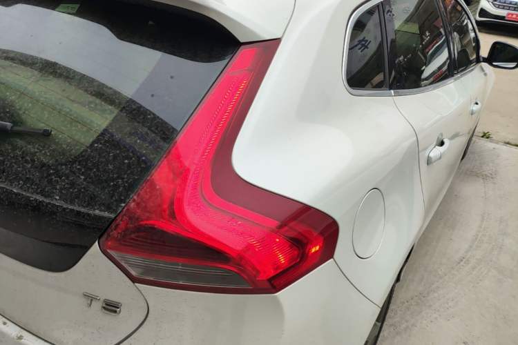 Used Volvo V40 2014 T5 Prestige Edition Exterior 3