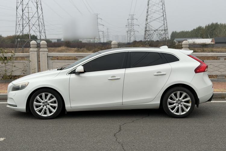 Used Volvo V40 2014 2.0T Zhiya Edition Exterior 3