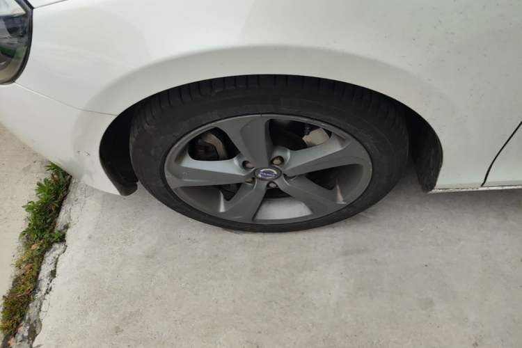 Used Volvo V40 2014 T5 Prestige Edition Exterior 4
