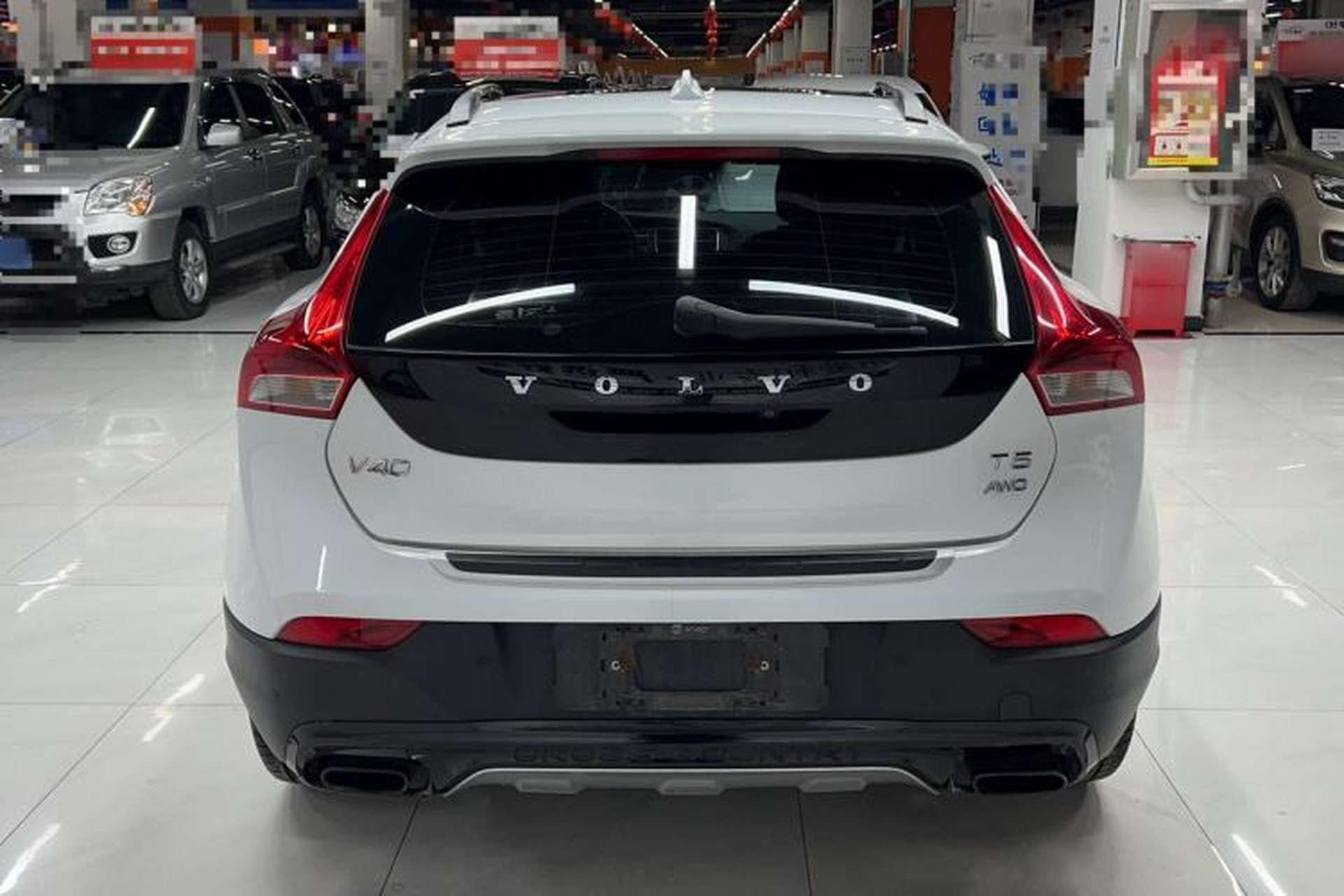 Used Volvo V40 2014 Cross Country T5 AWD Smart Luxury Edition Exterior 4