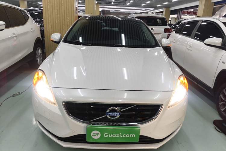 Used Volvo V40 2014 2.0T Zhiya Edition Front