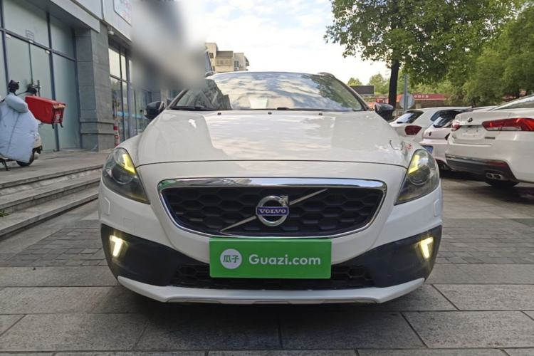 Used Volvo V40 2014 Cross Country 2.0T Zhiyi Edition Front