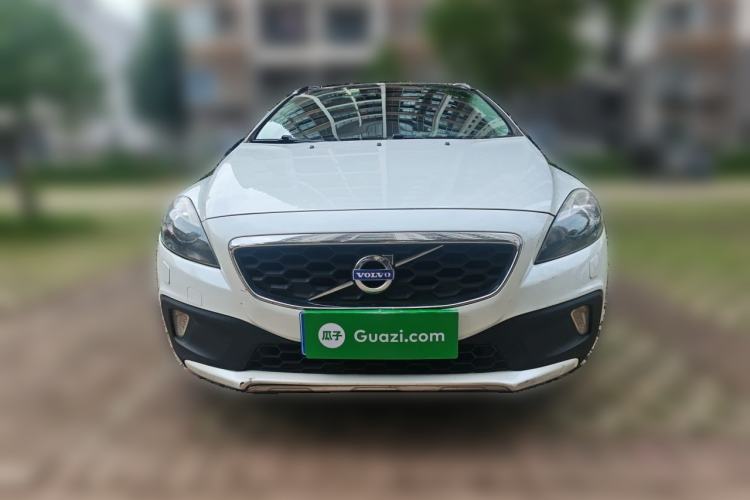 Used Volvo V40 2014 Cross Country 2.0T Zhiyi Edition Front