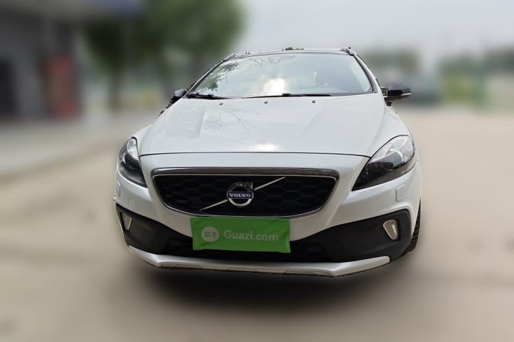 Used Volvo V40 2014 Cross Country T5 AWD Prestige Edition Front